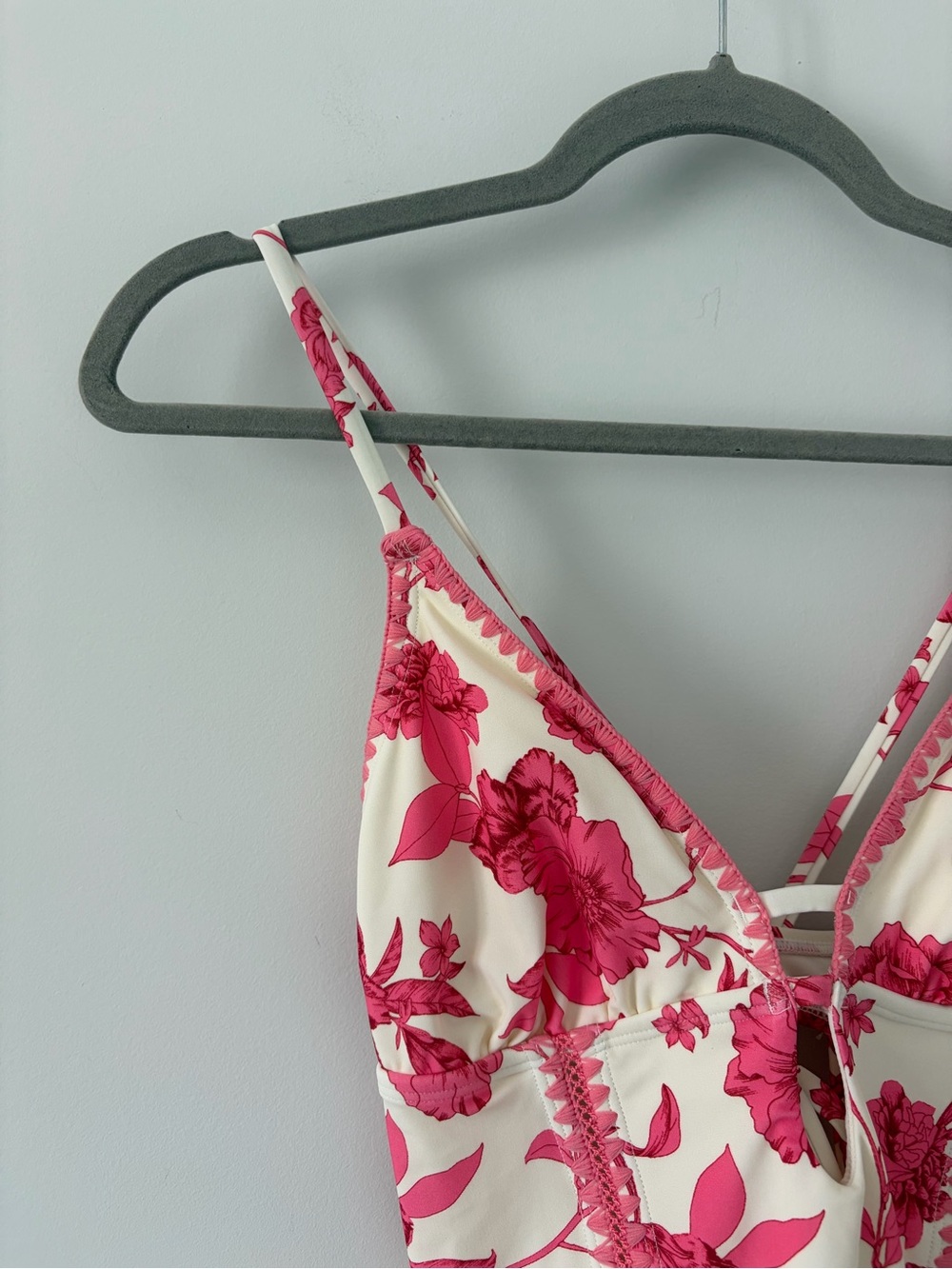 Cupshe Act of Self Love Beige Pink Floral Tie Back One Piece Swimsuit Medium - Picture 2 of 10